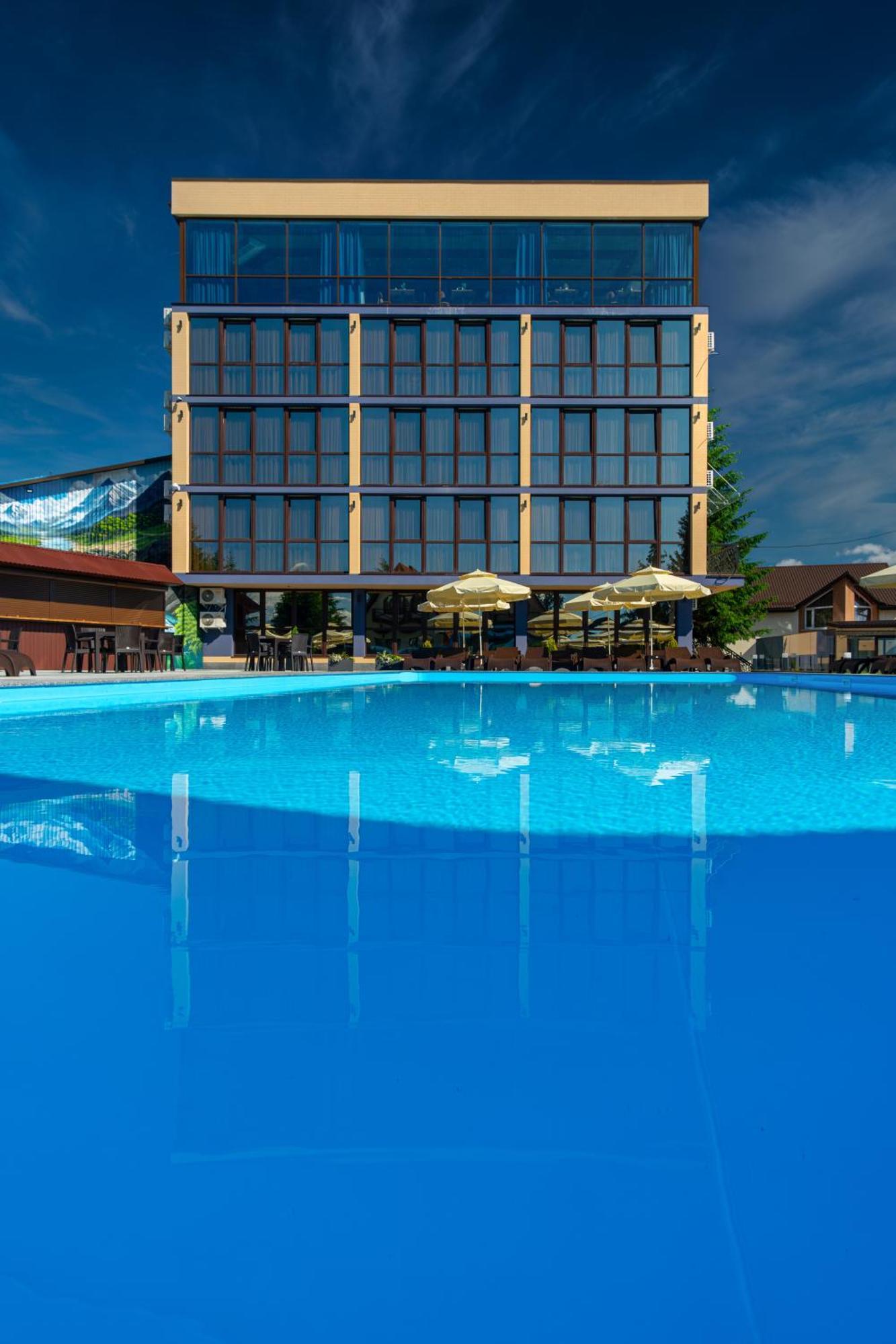 Summit Hotel Яблуниця Екстериор снимка