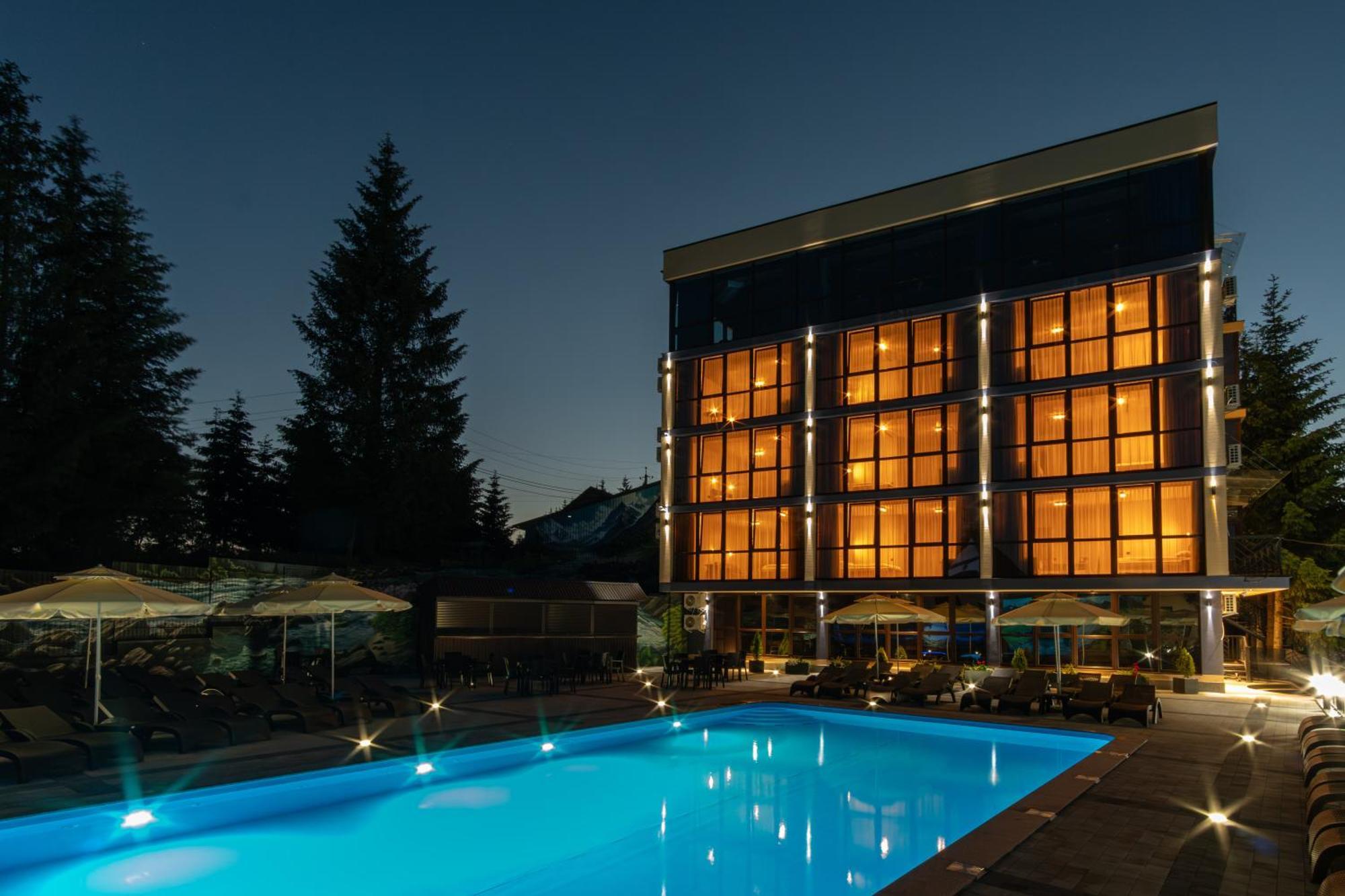 Summit Hotel Яблуниця Екстериор снимка